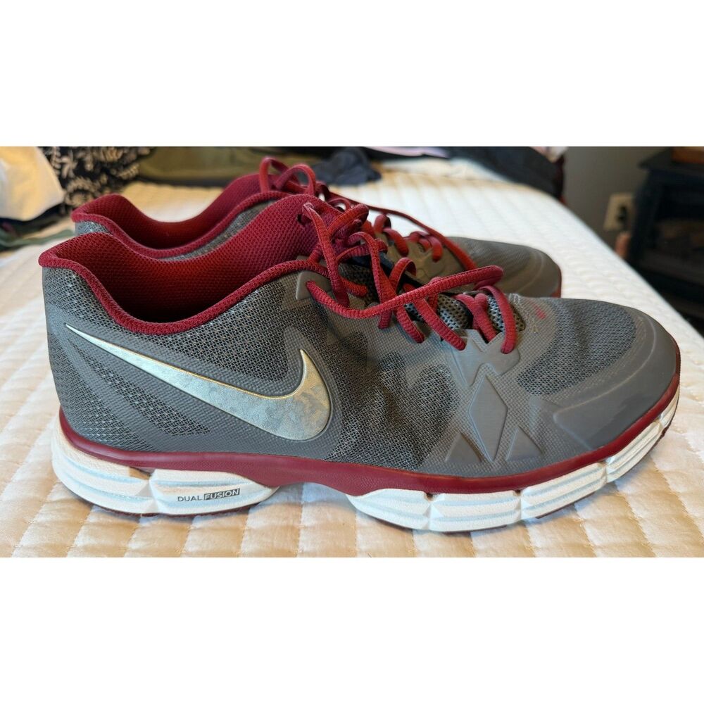 Nike Men's Dual Fusion TR 6 Running Shoe size 10.5 US